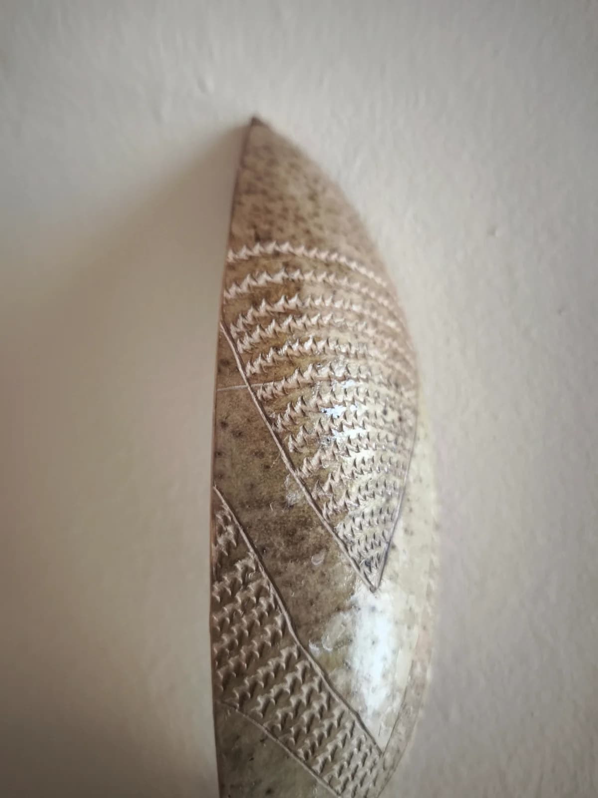 Cuchara de totumo tallada